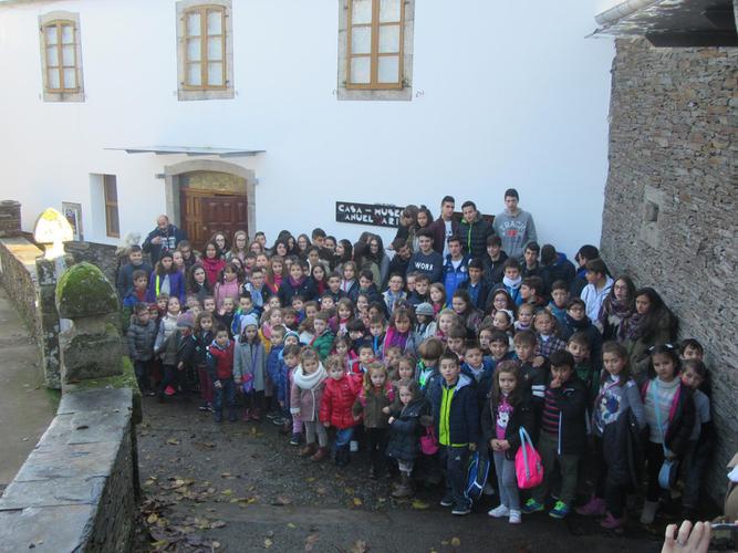 A comunidade educativa ao completo do CPI da Ponte Carreira (Frades) visitou a Casa-Museo 
