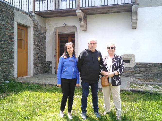 Estas veciñas da Coruña descubriron a Manuel María e gozaron cos libros existentes na súa biblioteca