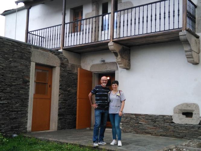 Marta e Pedro achegáronse onte pola Casa-Museo Manuel María animados polo irmán dela