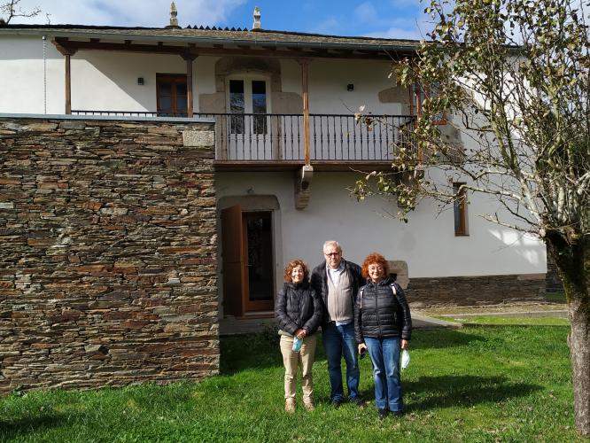 Estes amigos lembraron representacións de pezas teatrais de Manuel María así como algúns dos seus pregóns en Perlío e Moeche
