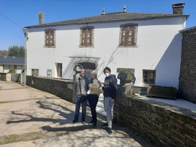 De volta para Vilagarcía de Arousa, parada para coñeceren a casa natal dun veciño de bisbarra de Aquilino Iglesia Alvariño