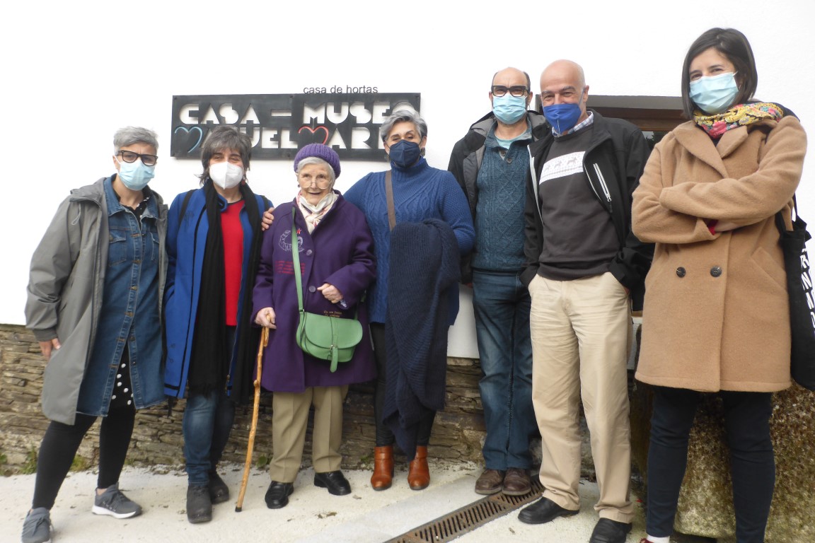Amigas de Acordeireta, con Luz Fandiño entre elas,  visitaron a Casa-Museo e despois presenciaron o concerto dos seus amigos