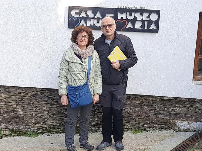 Visitar a Casa-Museo Manuel María e facer un roteiro, o plan para este domingo deste casal da Mariña