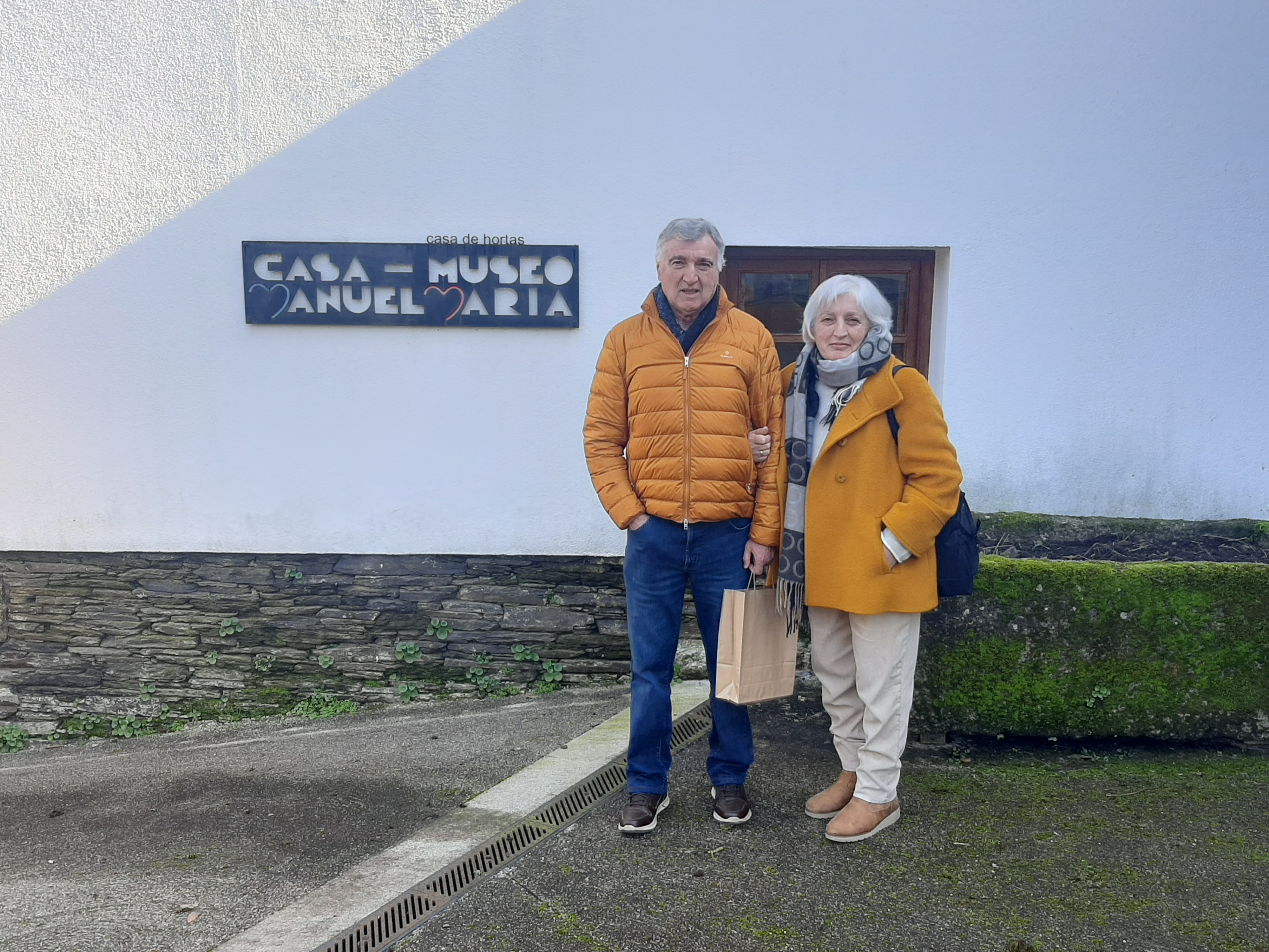 Xerardo e Aurora lembraron os seus anos de docencia traballando co seu alumnado a poesía de Manuel María
