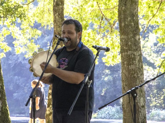 Richi Casás, este sábado na Casa-Museo Manuel María, para falar do cantar de Rosa e Adolfina, a súa avoa e madriña respectivas