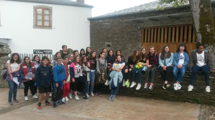 Visitou a Casa-Museo o alumnado dos clubes de lectura dos IES Miraflores de Oleiros e David Buján de Cambre