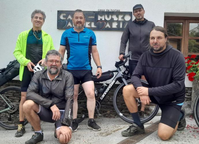 Do golfo Ártabro á Terra Chá en bicicleta con parada na Casa-Museo