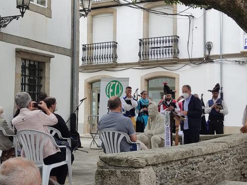 Intervención do secretario da Fundación Manuel María, Alberte Ansede, na inauguración da escultura de Manuel María