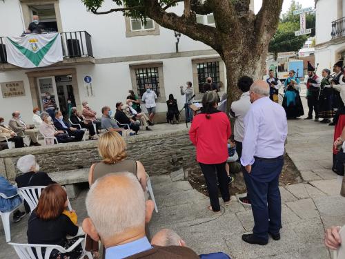 Acto de inauguración da escultura de Manuel María
